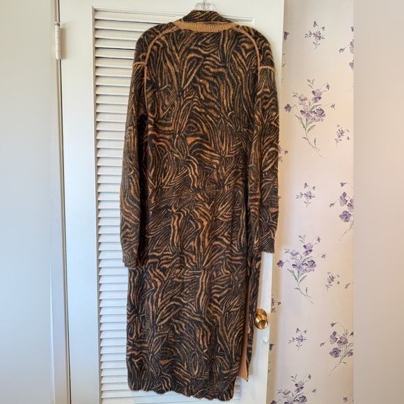 Free People Animal Print Long Cardigan with Collar and Buttons Size Small - Picture 5 of 9
